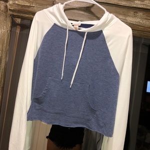 Cropped light hoodie